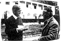 Willi Sei&szlig; mit Dr. Boie bei der Mistelernte im Burgenland